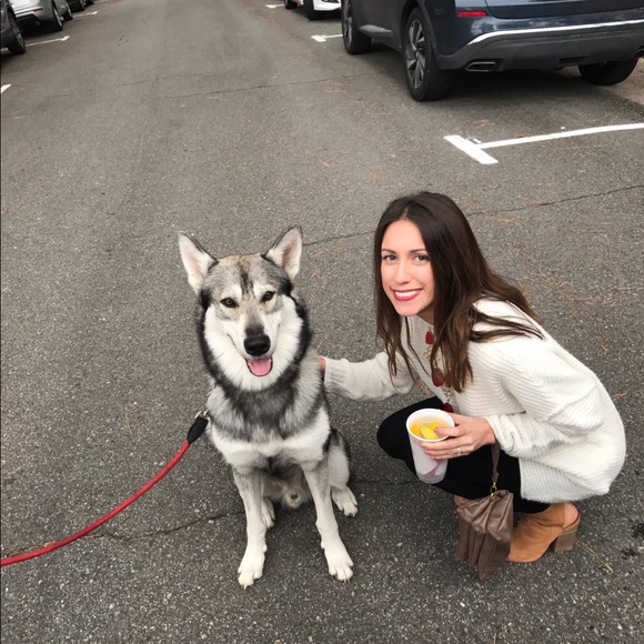 Meet your Posher, Nicole - Picture 4 of 4